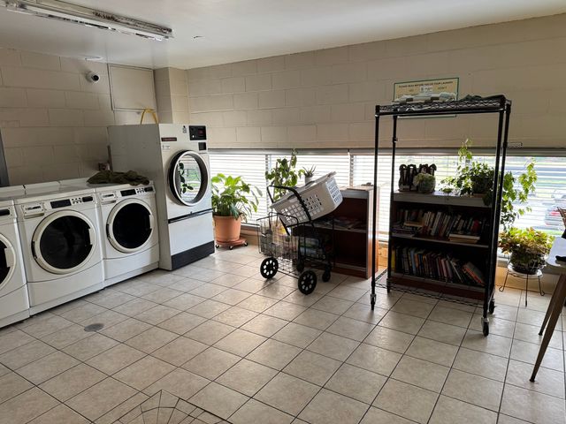 151 N Kenilworth Avenue 4G, Oak Park, IL 60301