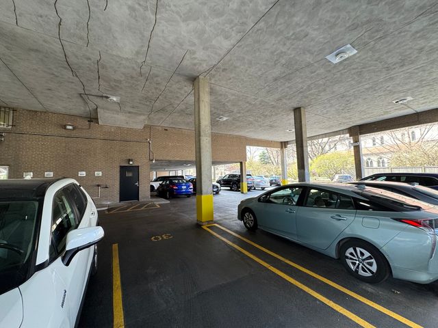 151 N Kenilworth Avenue 4G, Oak Park, IL 60301