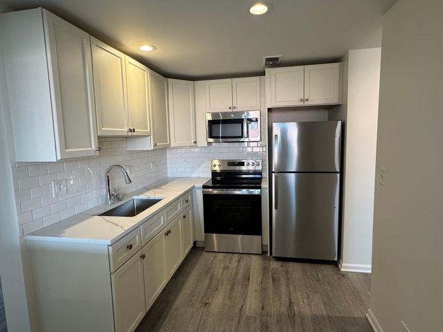 151 N Kenilworth Avenue 4G, Oak Park, IL 60301