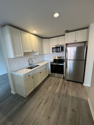 151 N Kenilworth Avenue 4G, Oak Park, IL 60301