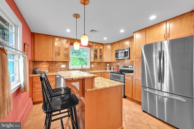 8 SYCAMORE RD, Hummelstown, PA 17036