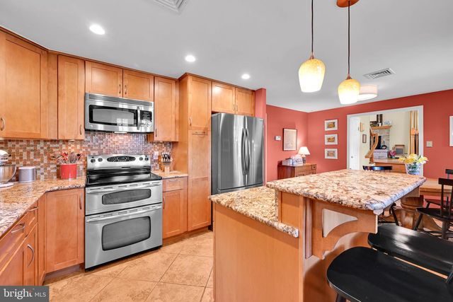 8 SYCAMORE RD, Hummelstown, PA 17036