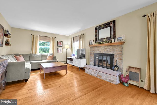8 SYCAMORE RD, Hummelstown, PA 17036