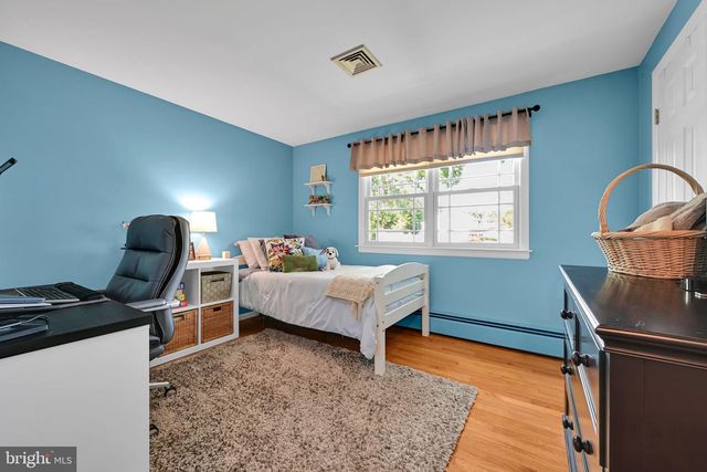 8 SYCAMORE RD, Hummelstown, PA 17036