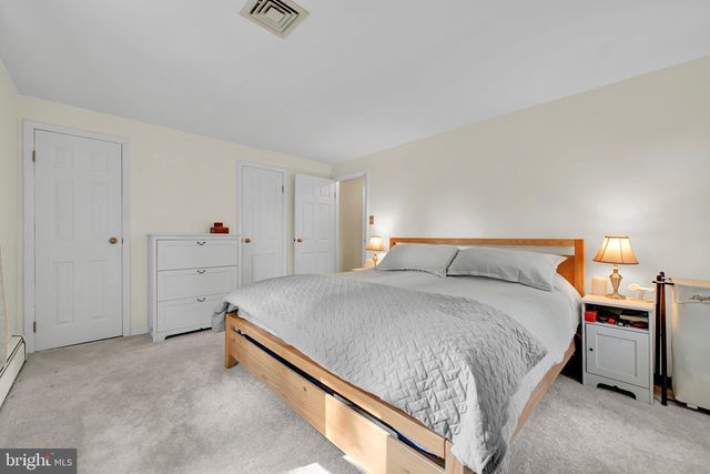 8 SYCAMORE RD, Hummelstown, PA 17036