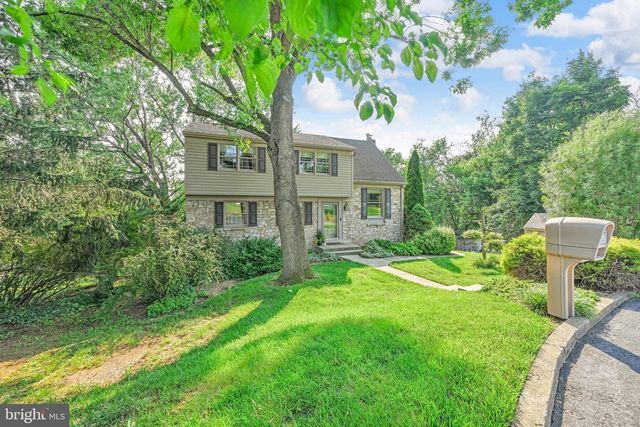 8 SYCAMORE RD, Hummelstown, PA 17036