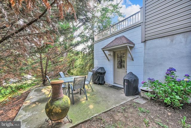 8 SYCAMORE RD, Hummelstown, PA 17036
