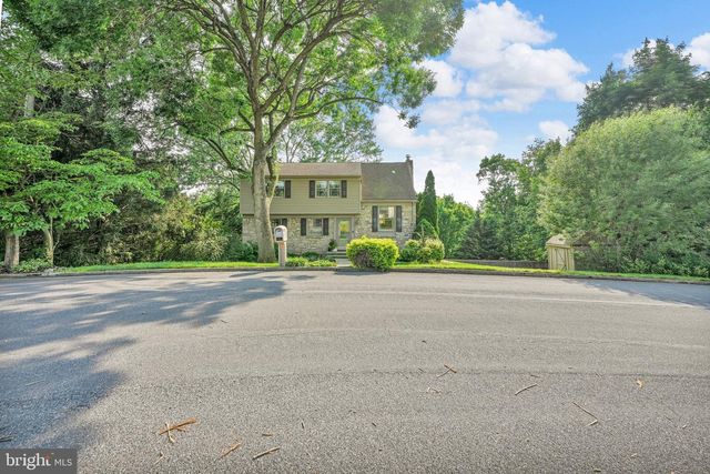 8 SYCAMORE RD, Hummelstown, PA 17036