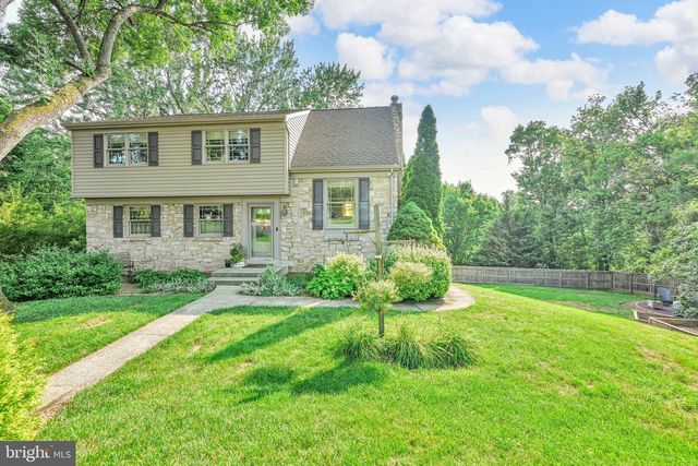 8 SYCAMORE RD, Hummelstown, PA 17036