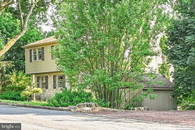 8 SYCAMORE RD, Hummelstown, PA 17036