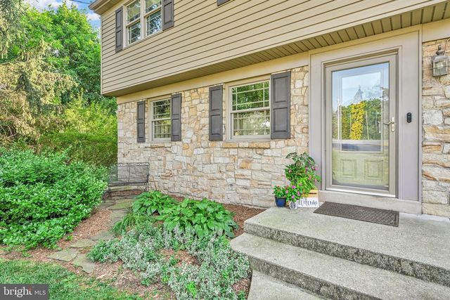 8 SYCAMORE RD, Hummelstown, PA 17036
