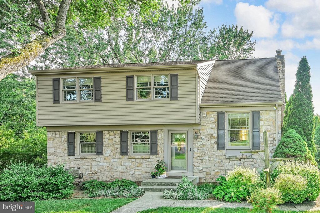 8 SYCAMORE RD, Hummelstown, PA 17036