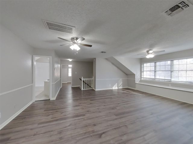 5523 Foresthaven Drive, Houston, TX 77066