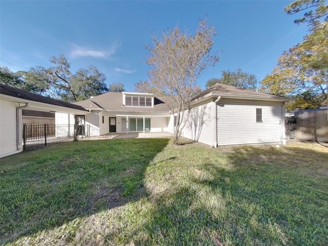 5523 Foresthaven Drive, Houston, TX 77066