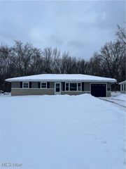 653 Chapel Lane, Campbell, OH 44405