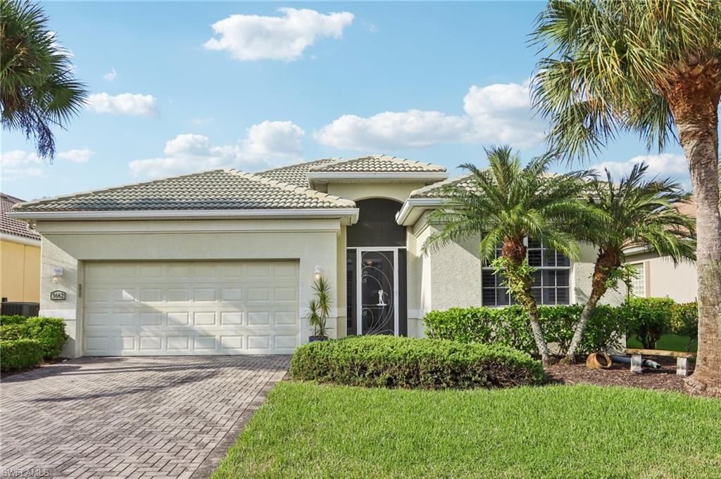 3662 Grand Cypress DR, Naples, FL 34119