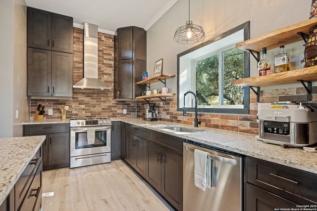 144 County Road 7725, Natalia, TX 78059