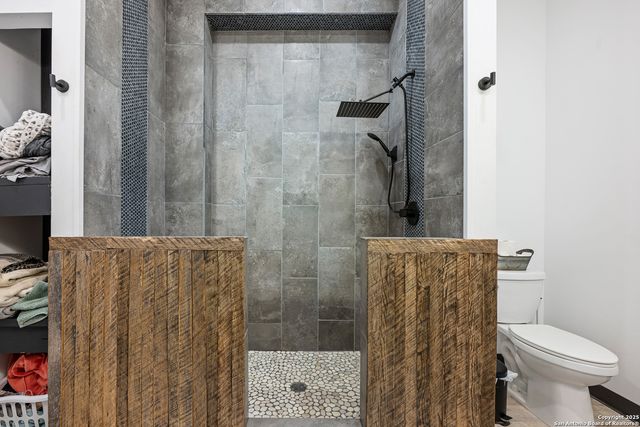 144 County Road 7725, Natalia, TX 78059