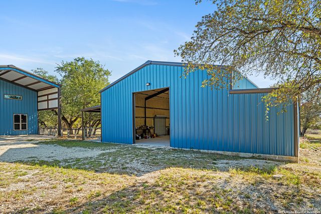 144 County Road 7725, Natalia, TX 78059