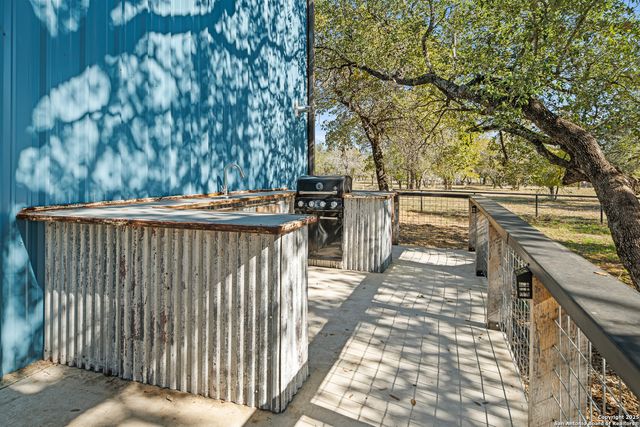 144 County Road 7725, Natalia, TX 78059