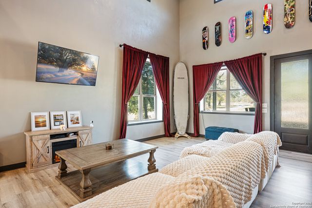 144 County Road 7725, Natalia, TX 78059