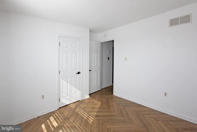 251 E FLAGSTONE DR, Newark, DE 19702