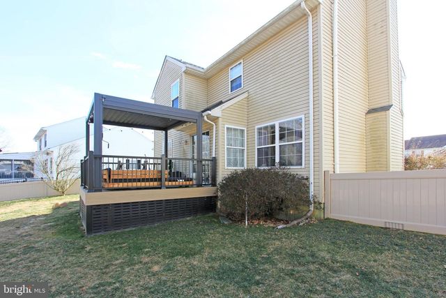 251 E FLAGSTONE DR, Newark, DE 19702