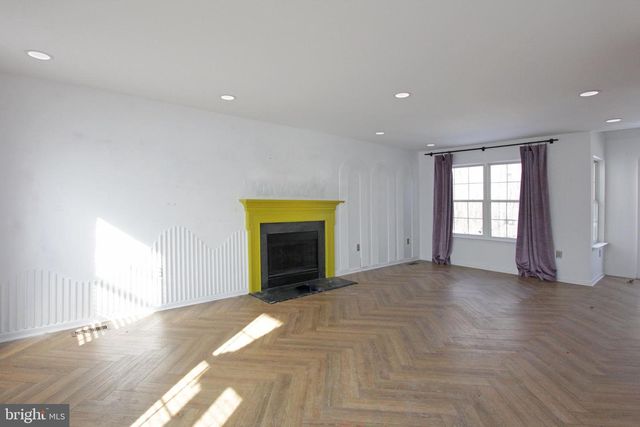 251 E FLAGSTONE DR, Newark, DE 19702