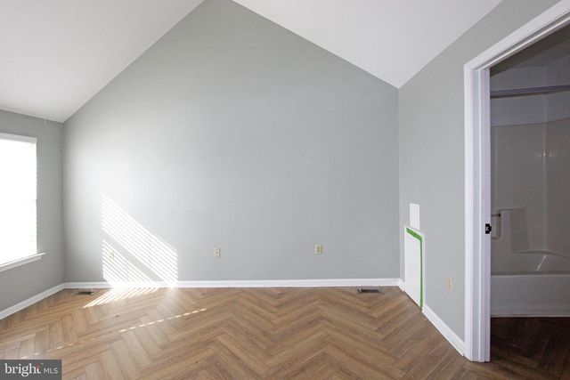 251 E FLAGSTONE DR, Newark, DE 19702