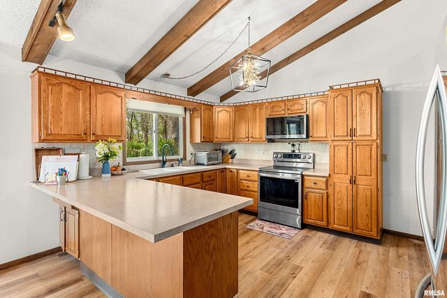 1B COUNTRY CLUB Court, Pekin, IL 61554