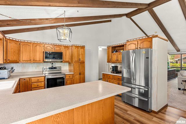 1B COUNTRY CLUB Court, Pekin, IL 61554