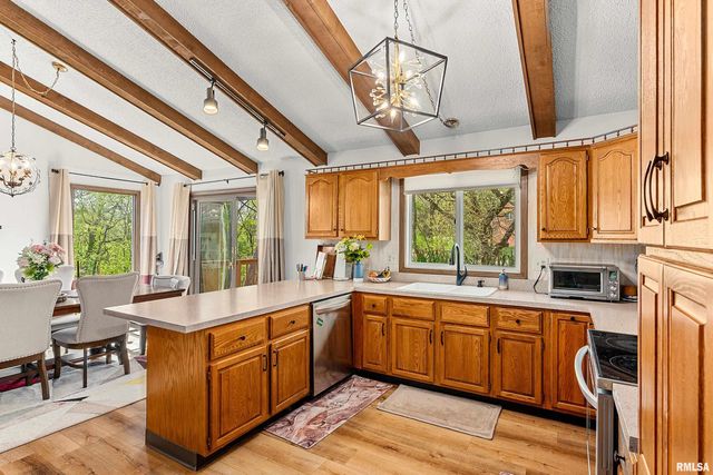 1B COUNTRY CLUB Court, Pekin, IL 61554