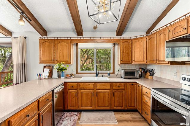 1B COUNTRY CLUB Court, Pekin, IL 61554