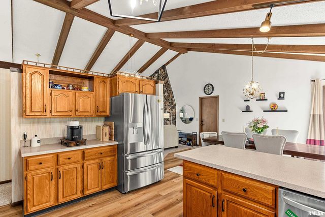 1B COUNTRY CLUB Court, Pekin, IL 61554