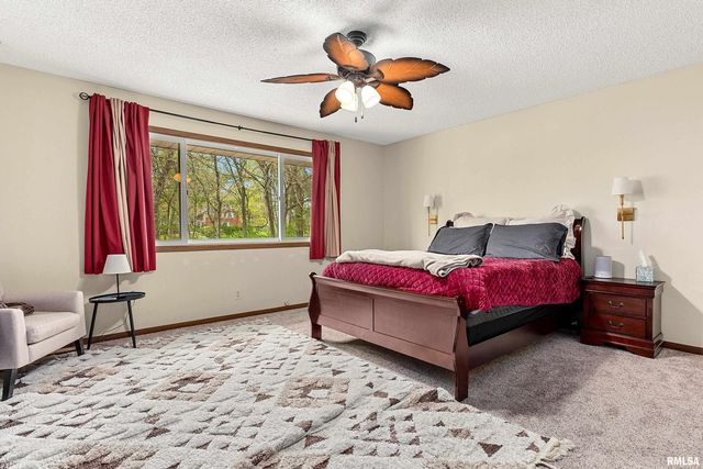 1B COUNTRY CLUB Court, Pekin, IL 61554