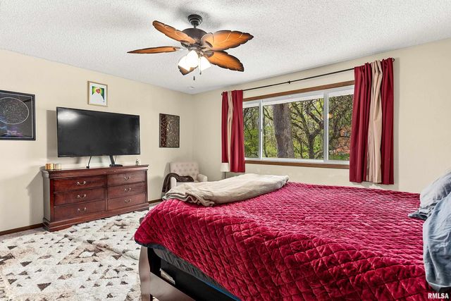 1B COUNTRY CLUB Court, Pekin, IL 61554