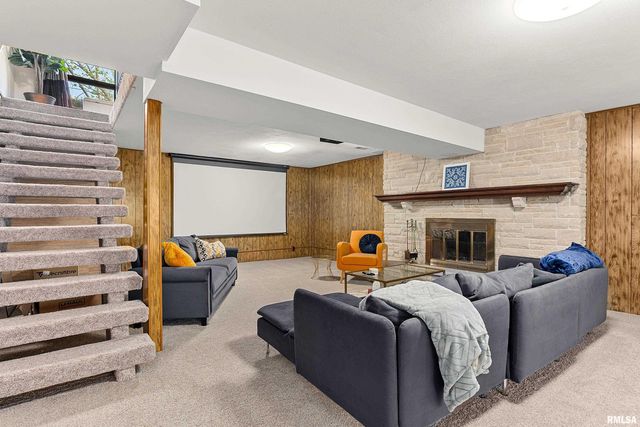 1B COUNTRY CLUB Court, Pekin, IL 61554