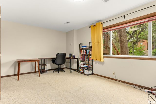 1B COUNTRY CLUB Court, Pekin, IL 61554