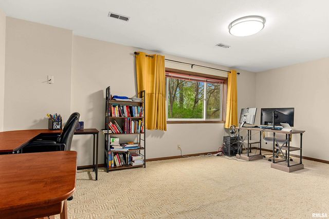 1B COUNTRY CLUB Court, Pekin, IL 61554