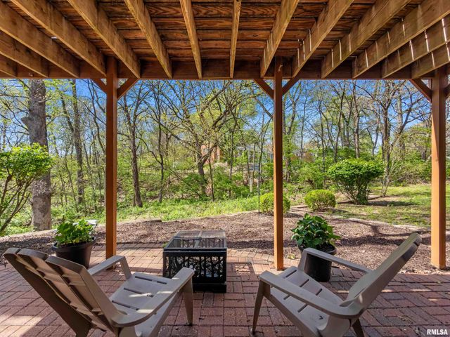 1B COUNTRY CLUB Court, Pekin, IL 61554