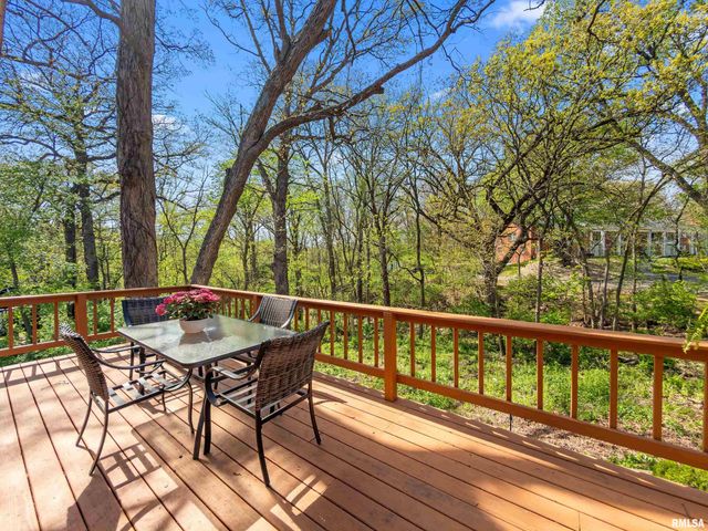 1B COUNTRY CLUB Court, Pekin, IL 61554