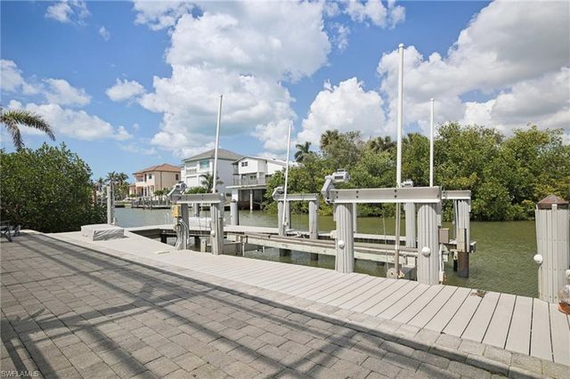 451 Oak AVE, Naples, FL 34108