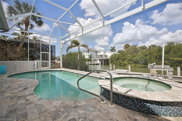 451 Oak AVE, Naples, FL 34108