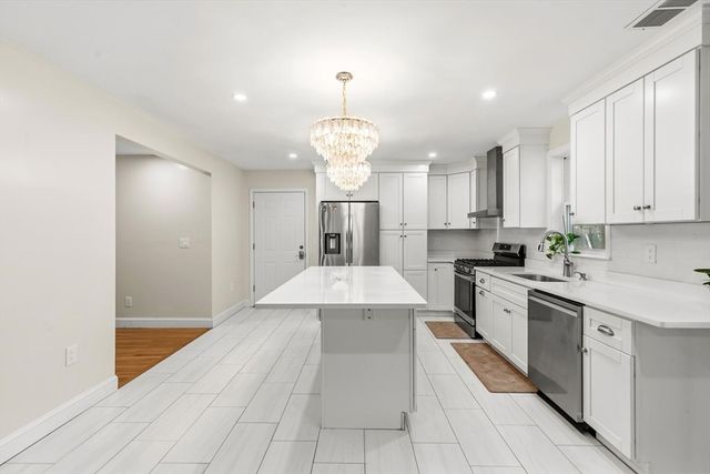 423 Bedford St, Lexington, MA 02420