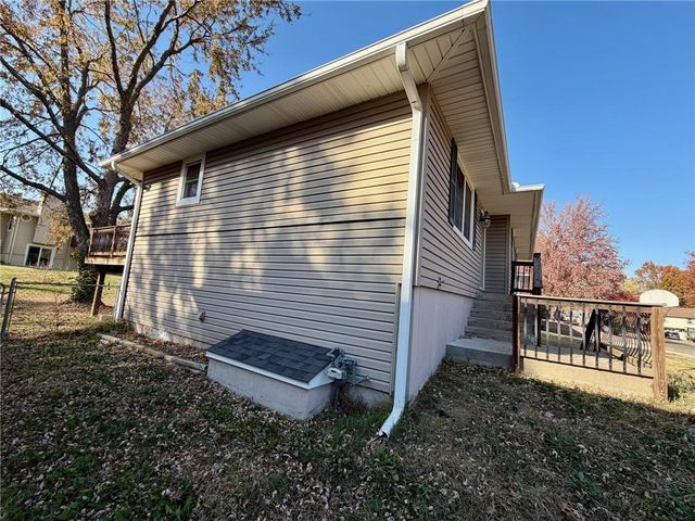 406 Chapel Road, Warrensburg, MO 64093