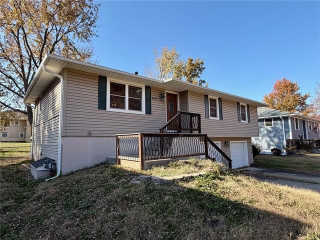 406 Chapel Road, Warrensburg, MO 64093