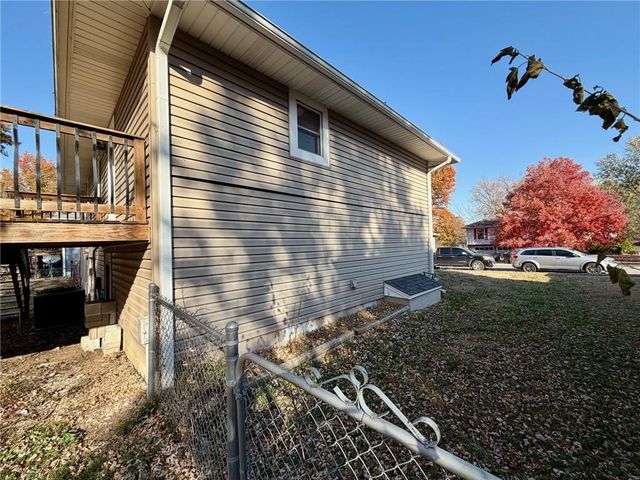 406 Chapel Road, Warrensburg, MO 64093