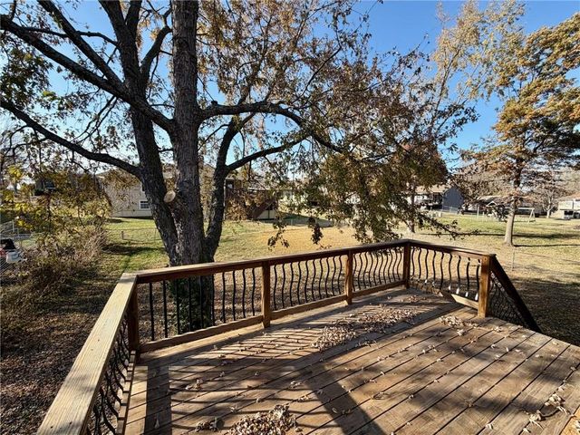 406 Chapel Road, Warrensburg, MO 64093