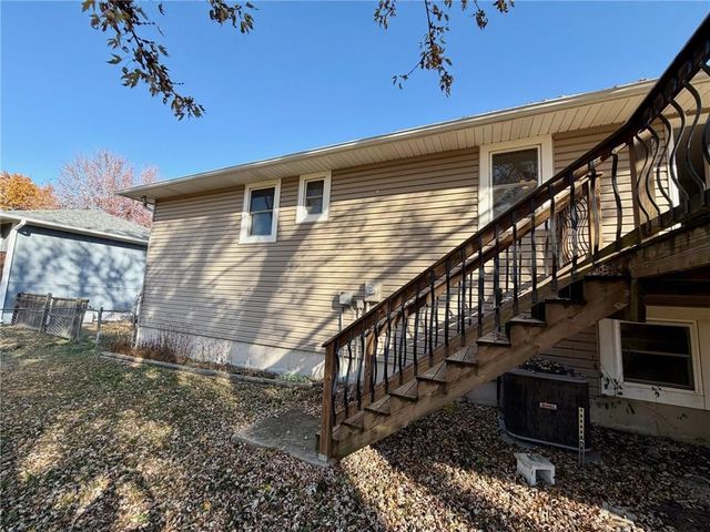 406 Chapel Road, Warrensburg, MO 64093