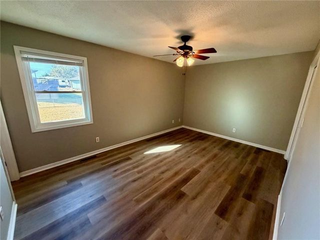 406 Chapel Road, Warrensburg, MO 64093